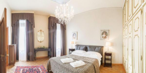 Rialto Canal View With Terrace and Balcony by Wonderful Italy Venedig